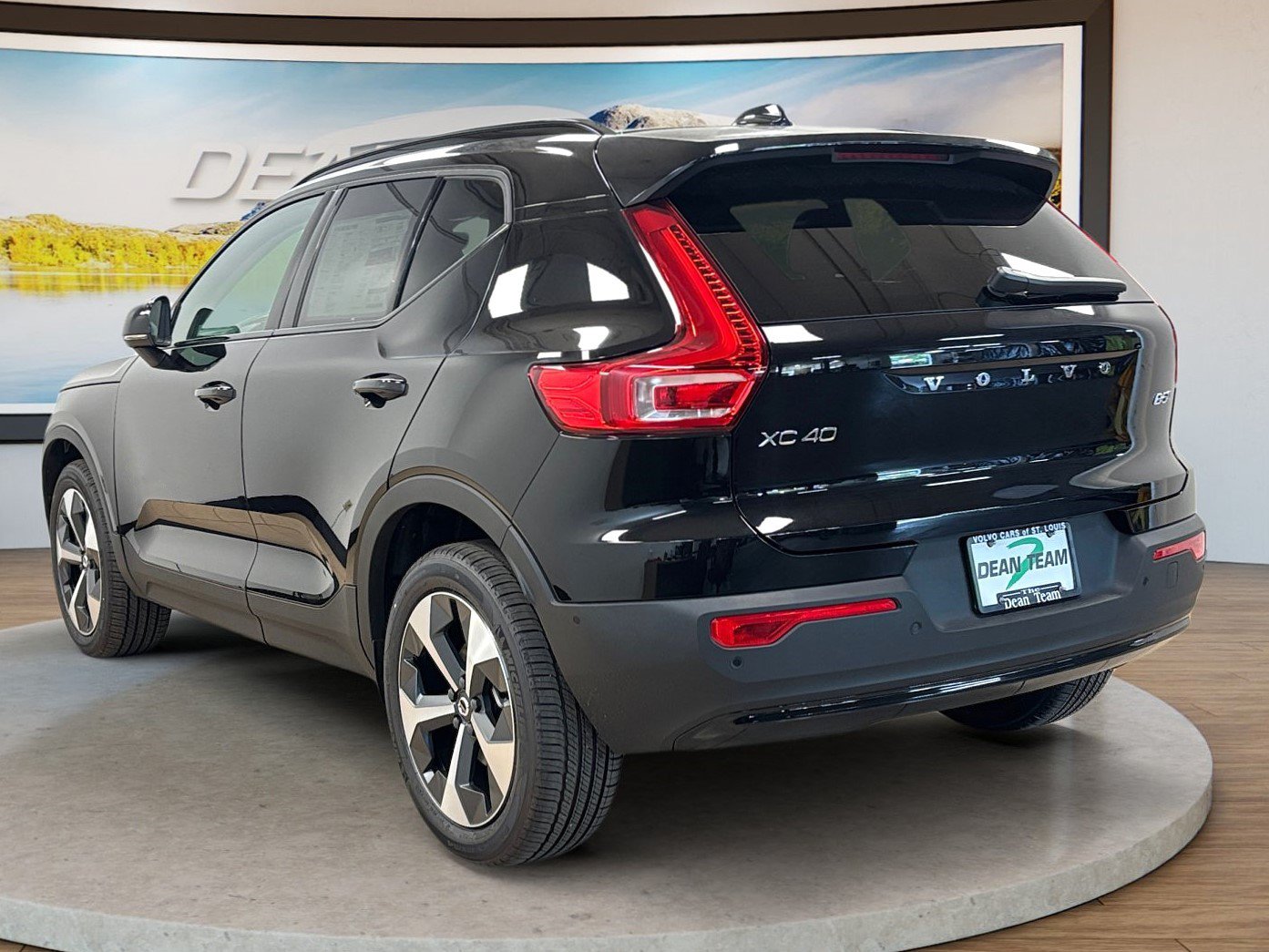 New 2026 Volvo XC40 B5 Plus AWD/4WD image 7