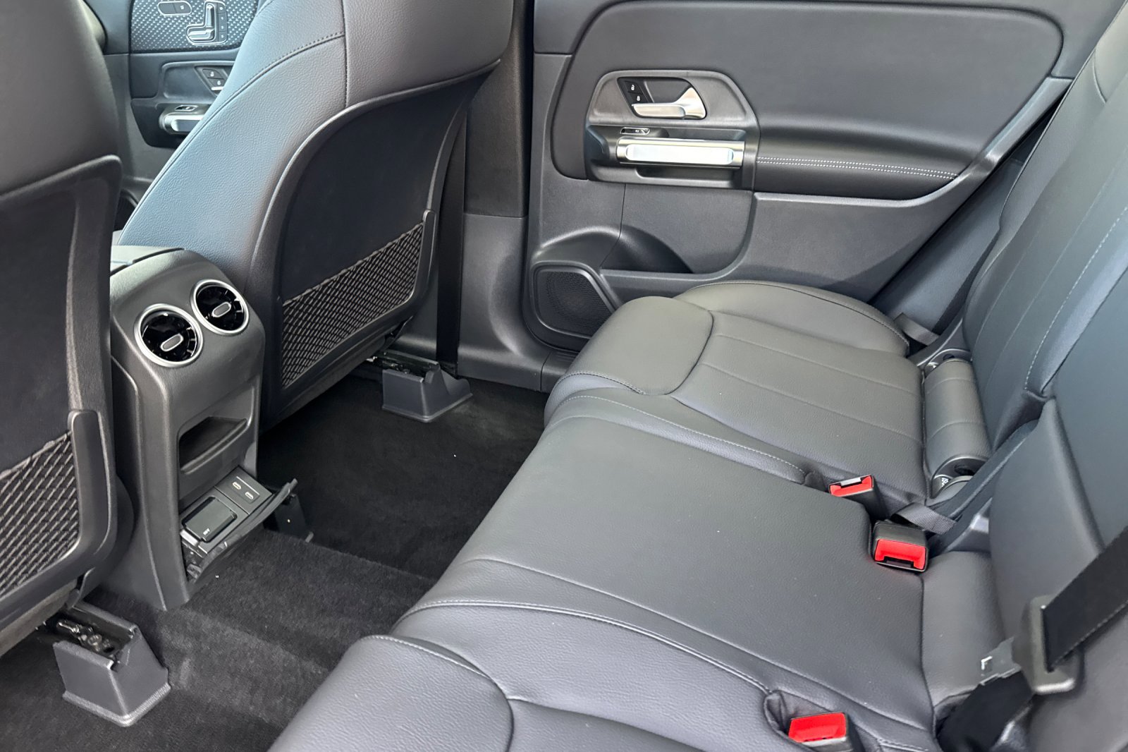 New 2026 Mercedes-Benz GLB 250 4MATIC image 12