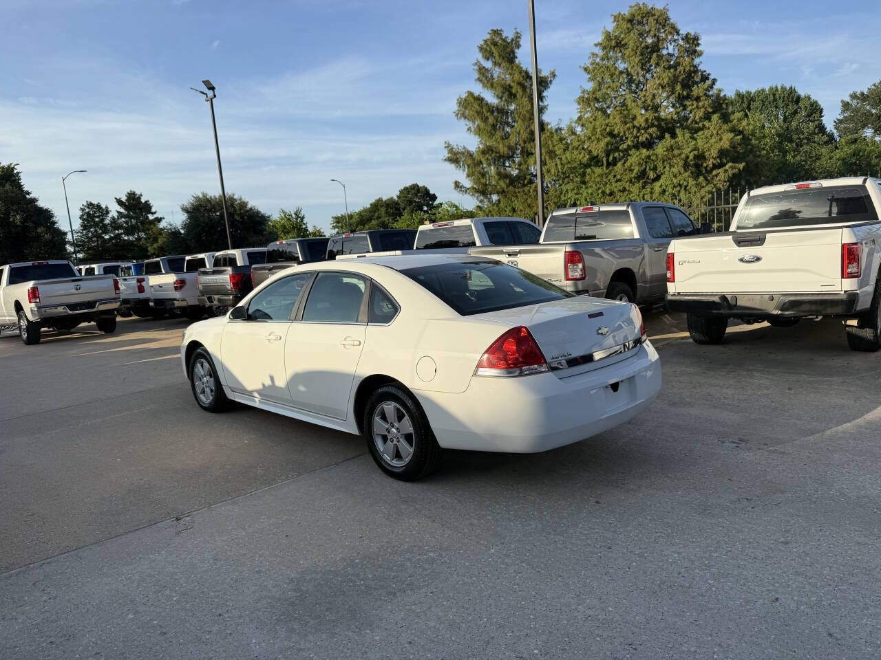 Used 2010 Chevrolet Impala LT FWD image 4