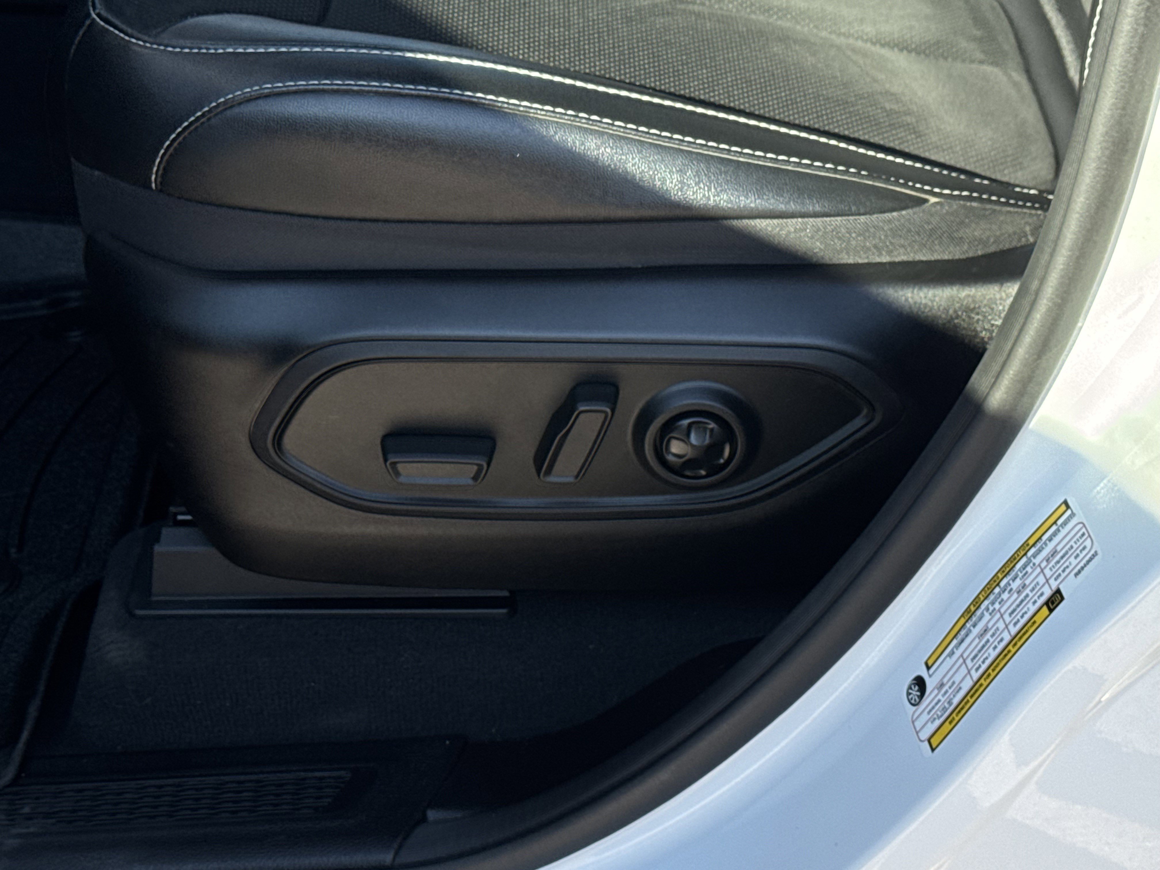 Used 2024 Jeep Grand Cherokee L Laredo image 17