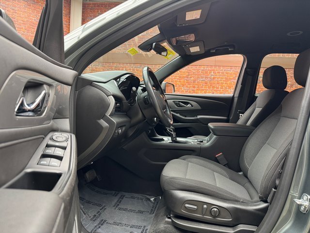 Used 2022 Chevrolet Traverse LT image 22