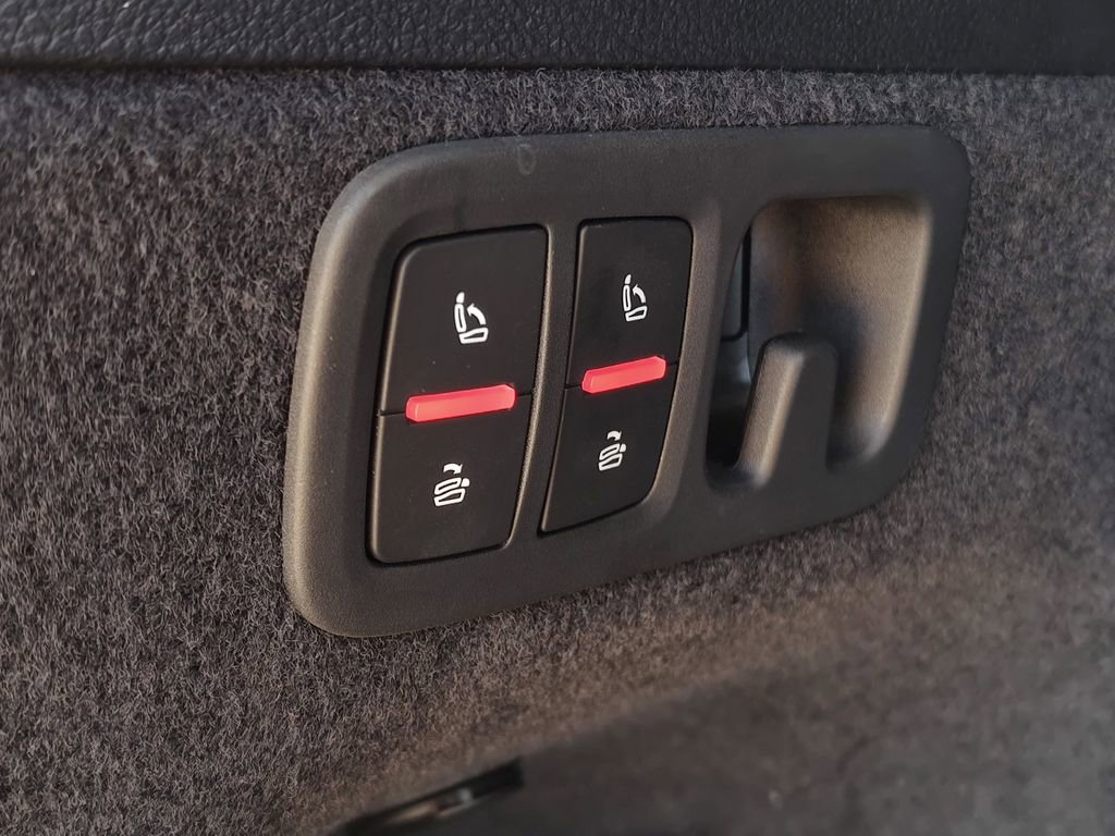 Certified 2025 Audi Q7 2.0T Premium w/ Convenience Package image 9