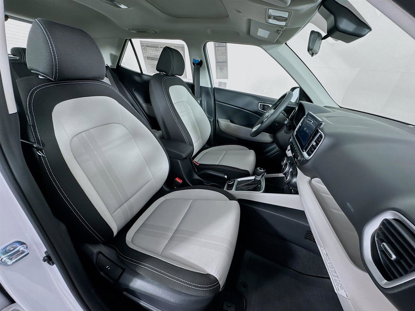New 2025 Hyundai Venue SEL image 26