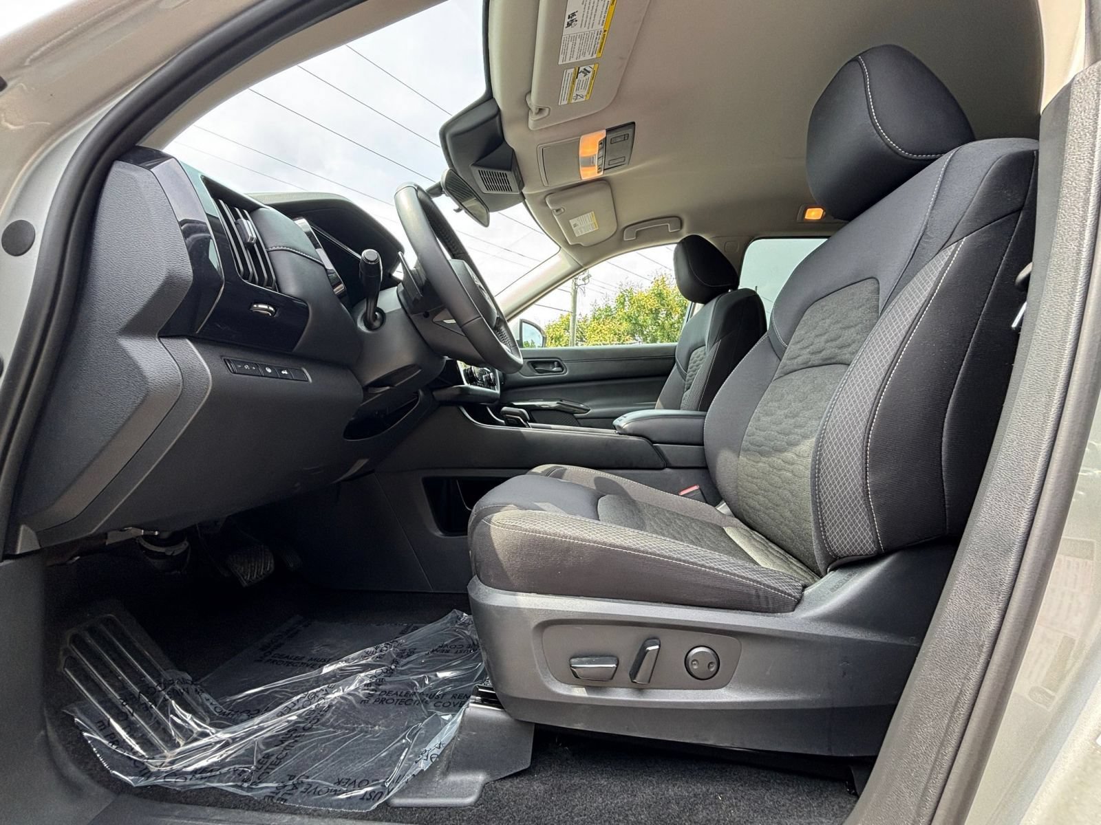 Used 2025 Nissan Pathfinder SV FWD image 24