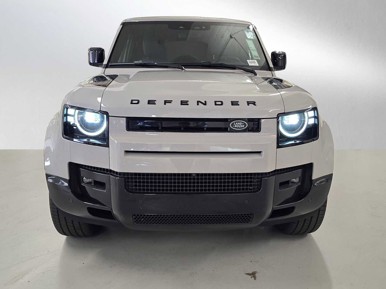 New 2026 Land Rover Defender 130 X-Dynamic SE image 8