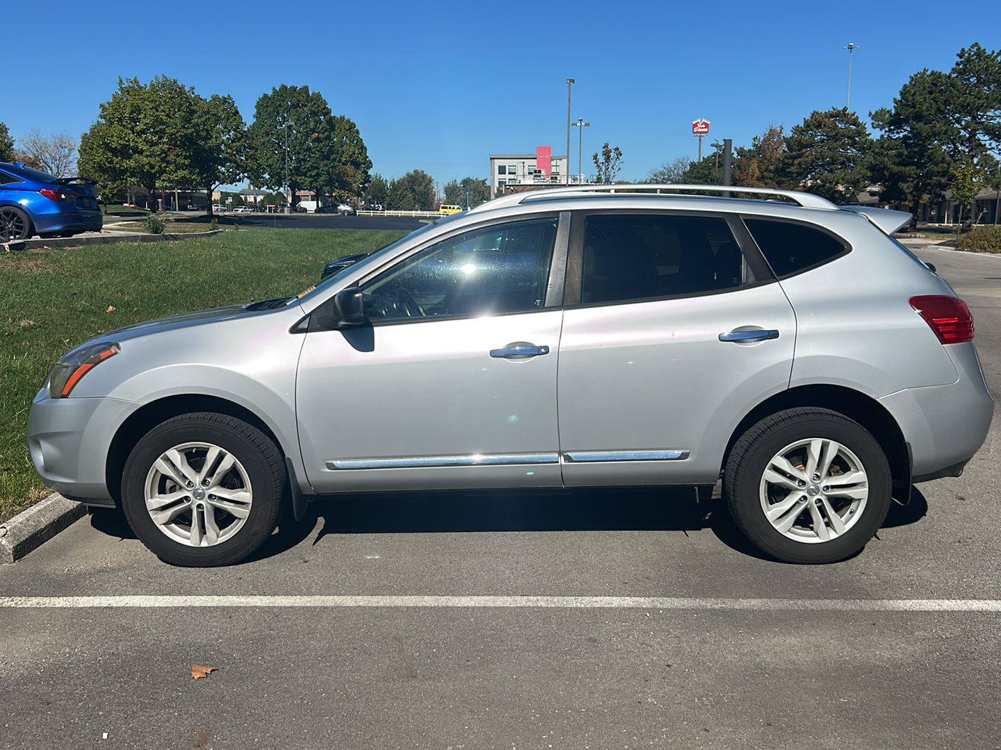 Used 2015 Nissan Rogue S w/ Convenience Package FWD image 2