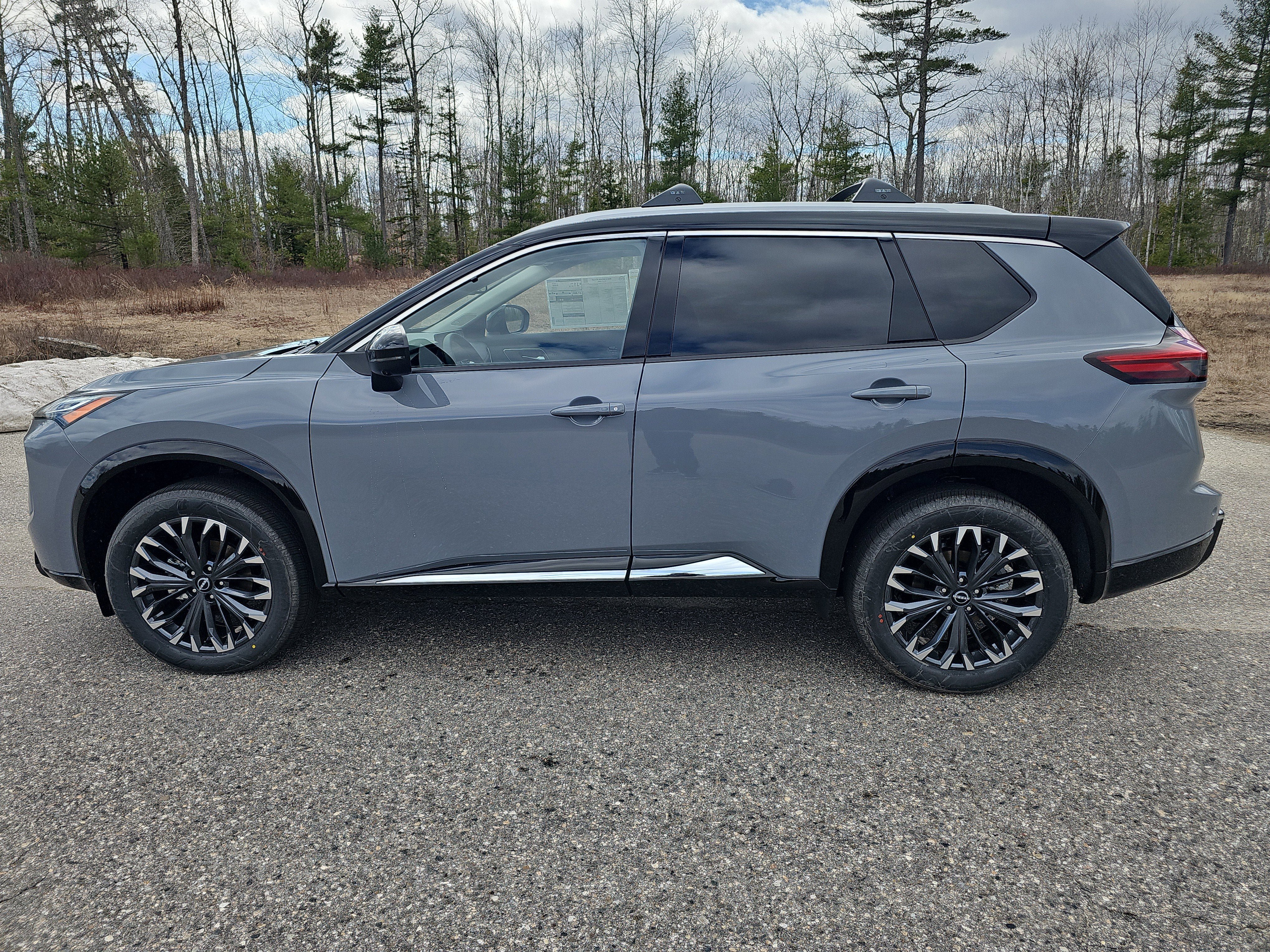 New 2026 Nissan Rogue Platinum image 2