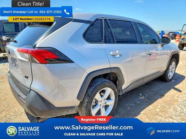 Used 2022 Toyota RAV4 LE FWD image 4