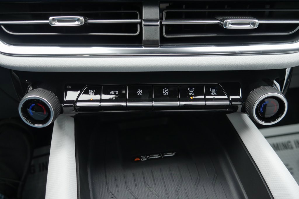 New 2026 Chevrolet Equinox EV LT image 18