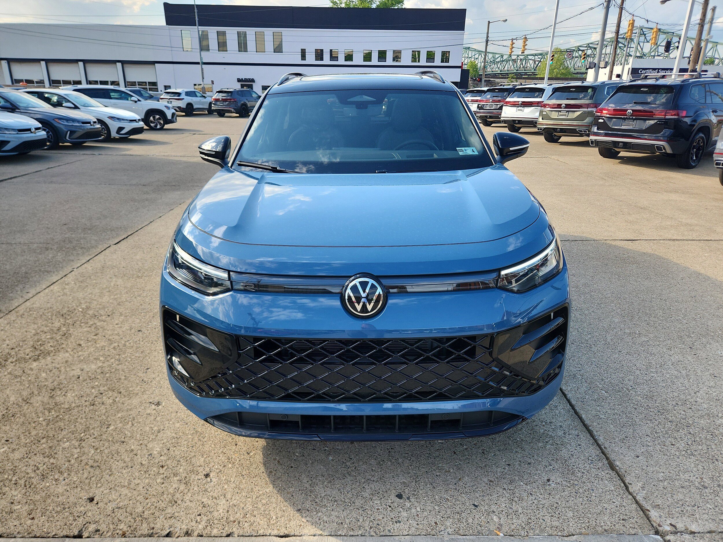 New 2026 Volkswagen Tiguan SE R-Line AWD/4WD image 11