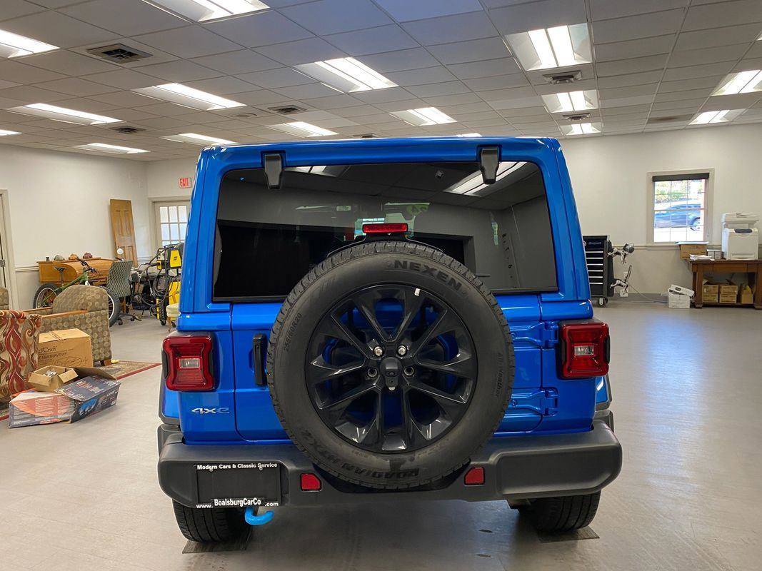 Used 2024 Jeep Wrangler Sahara image 6