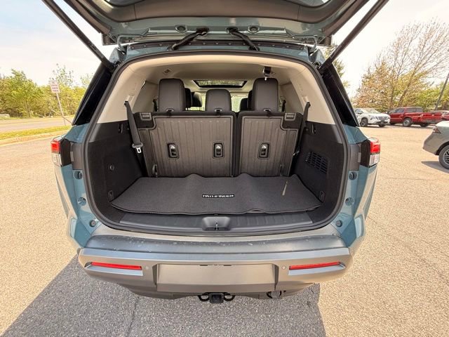New 2026 Nissan Pathfinder Platinum w/ Cargo Package AWD/4WD image 18