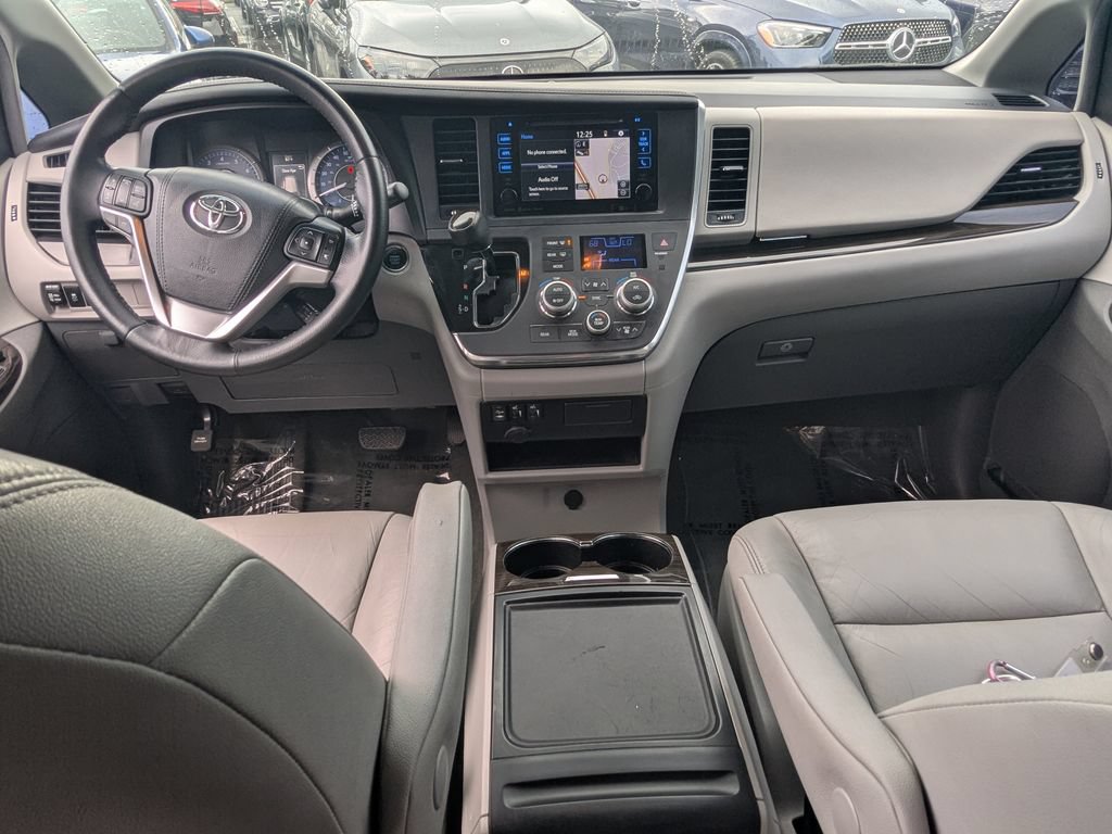 Used 2017 Toyota Sienna XLE w/ XLE Navigation Package FWD image 2