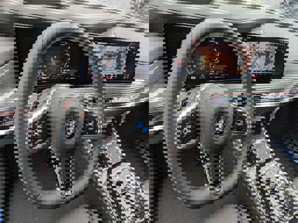 New 2025 BMW 740i xDrive w/ Premium Package image 12