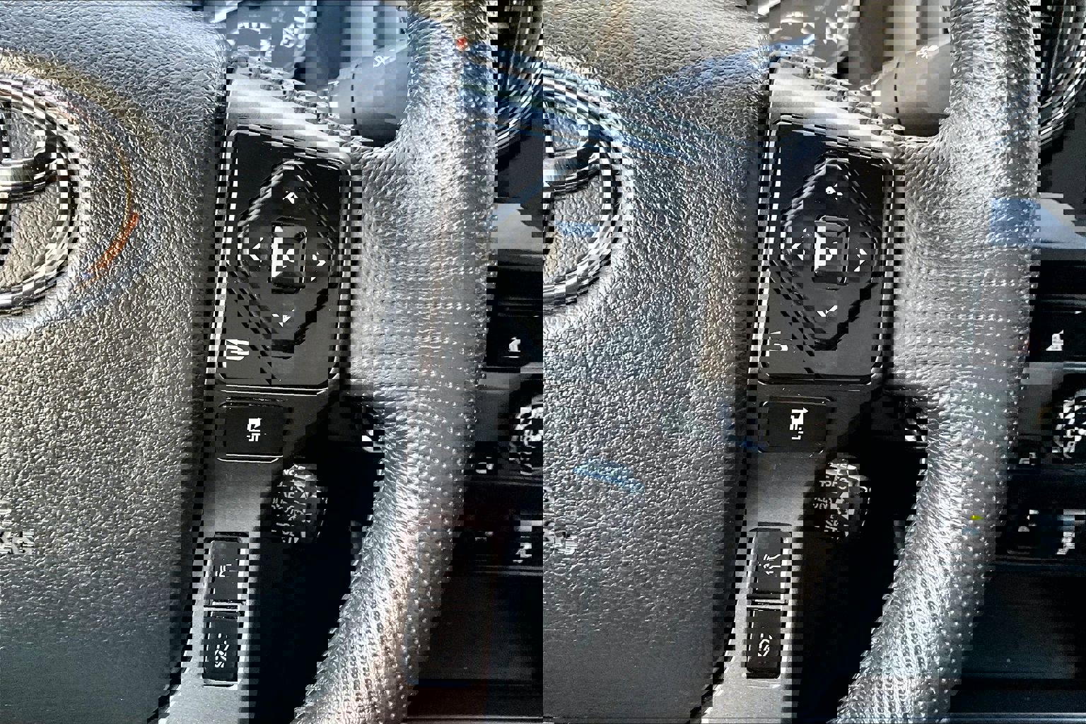 Used 2020 Toyota Tacoma TRD Off-Road w/ Technology Package image 18