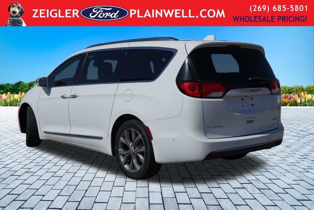 Used 2019 Chrysler Pacifica Limited w/ Advanced Safetytec Group FWD image 3