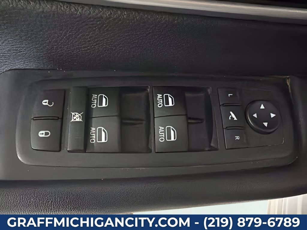 Used 2025 Chrysler Pacifica Limited FWD image 13