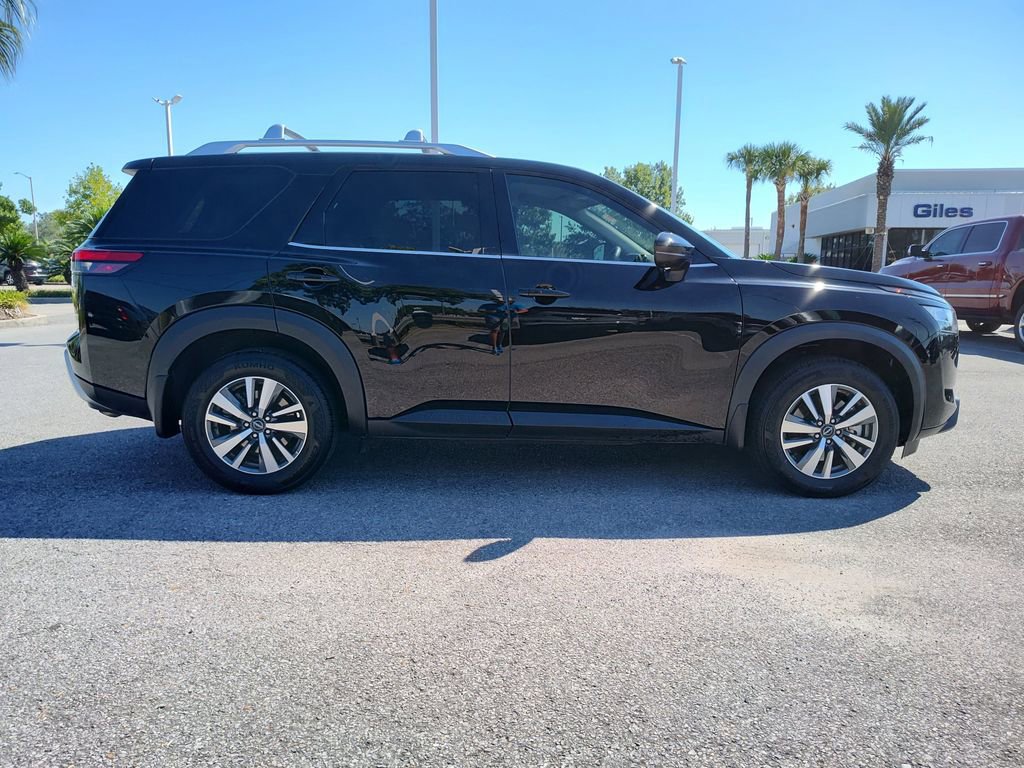Used 2024 Nissan Pathfinder SL image 11