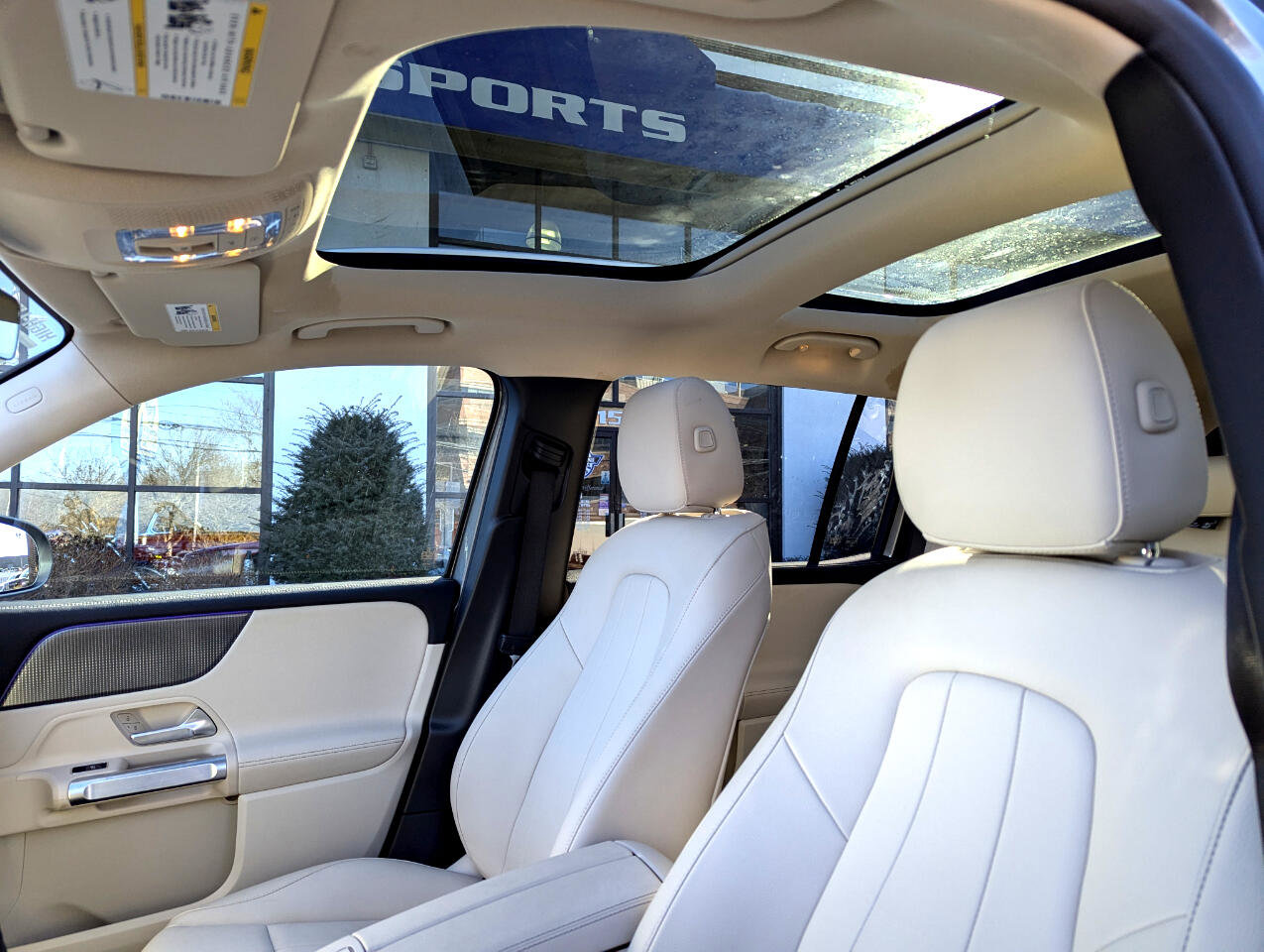 Used 2022 Mercedes-Benz EQB 300 4MATIC image 32