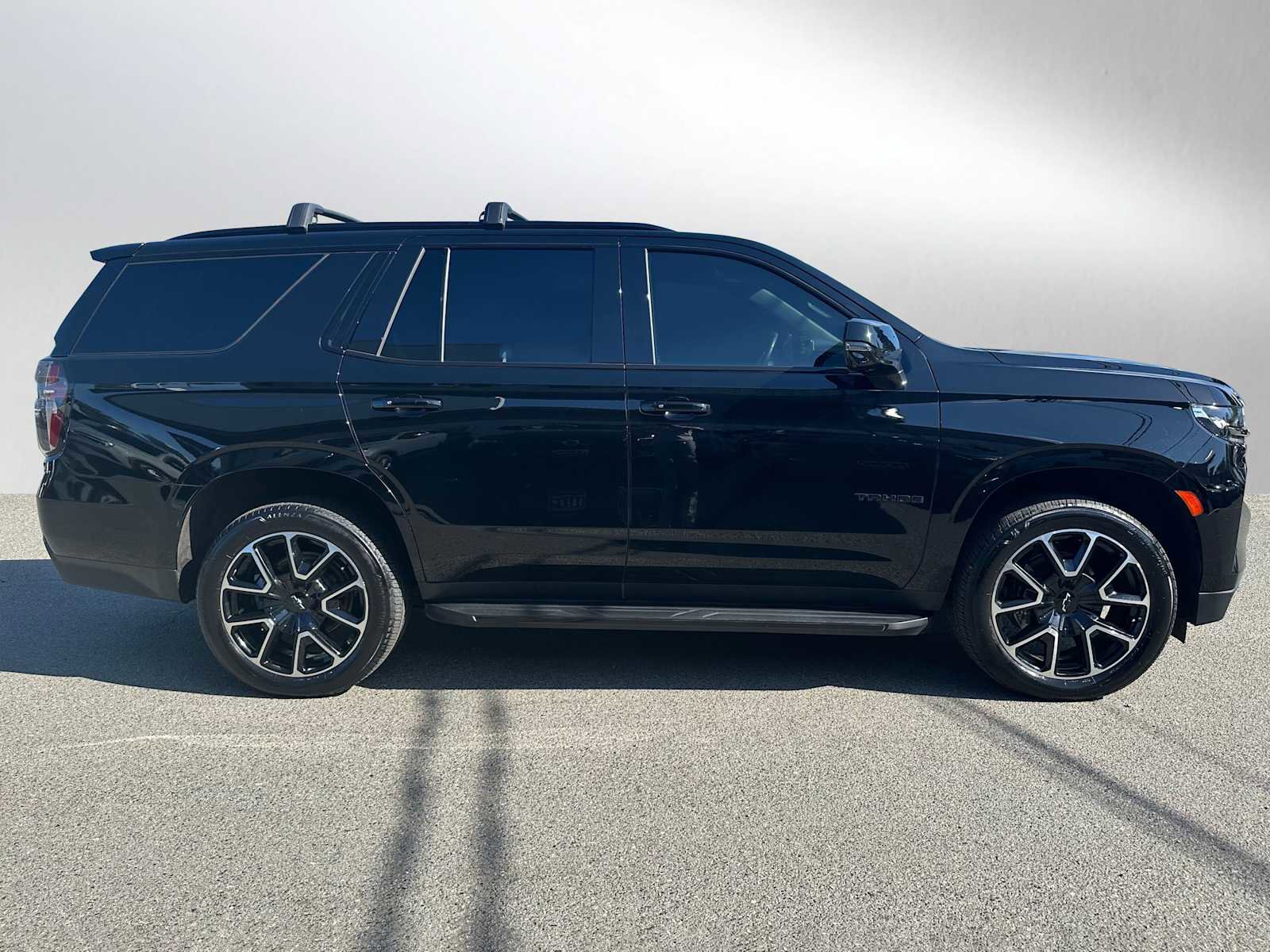 Used 2021 Chevrolet Tahoe RST w/ Luxury Package AWD/4WD image 2