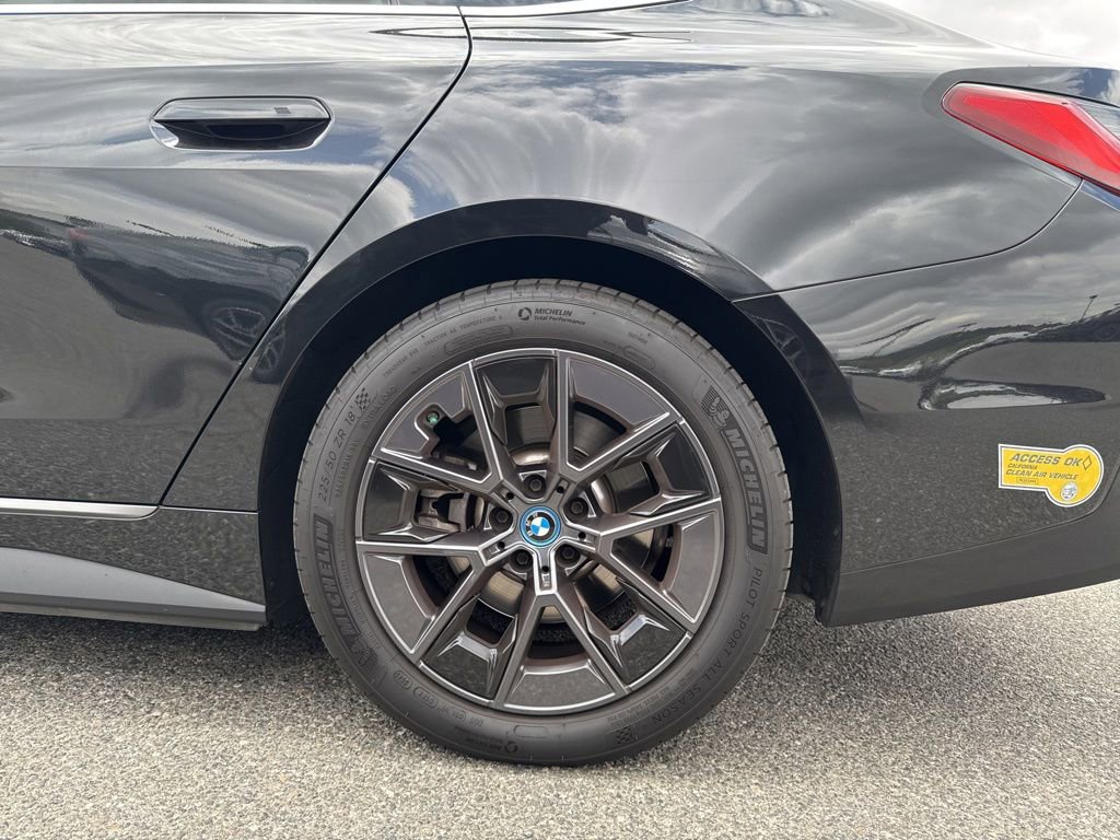 Used 2022 BMW i4 eDrive40 RWD image 11