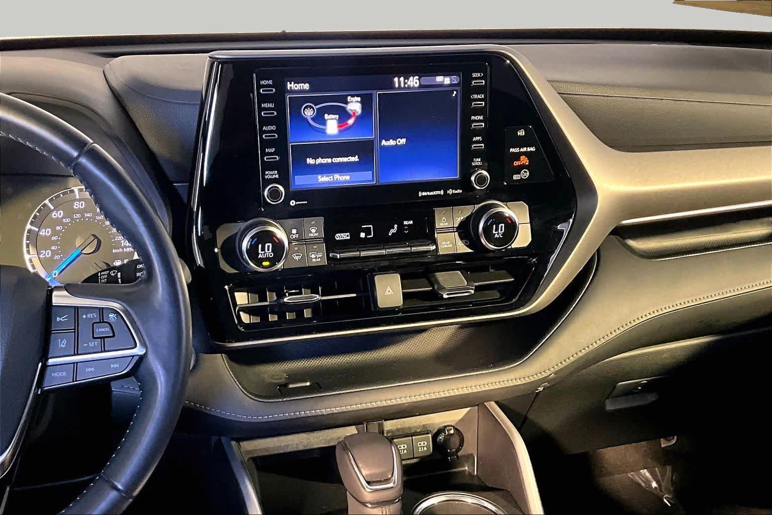 Used 2020 Toyota Highlander LE AWD/4WD image 7