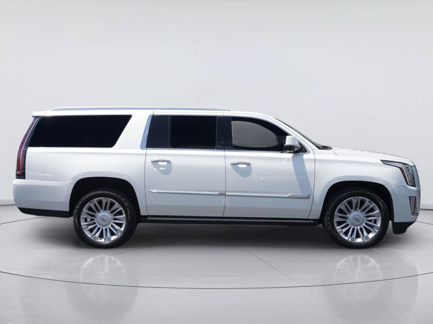 Used 2020 Cadillac Escalade ESV Platinum AWD/4WD image 5