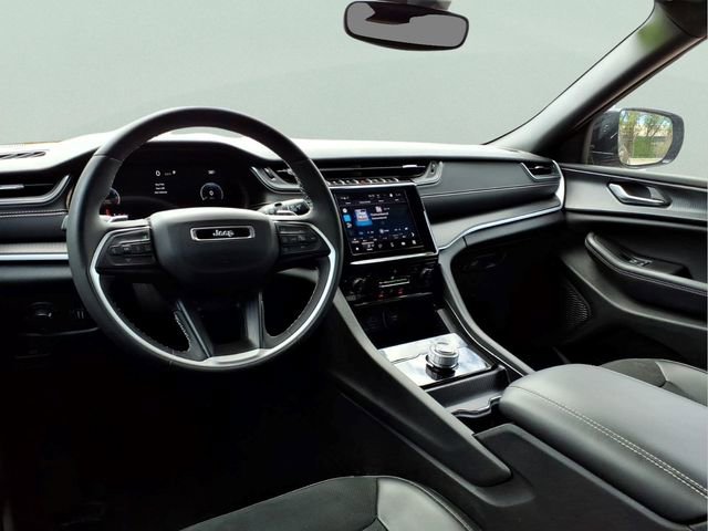 Used 2024 Jeep Grand Cherokee Altitude AWD/4WD image 9