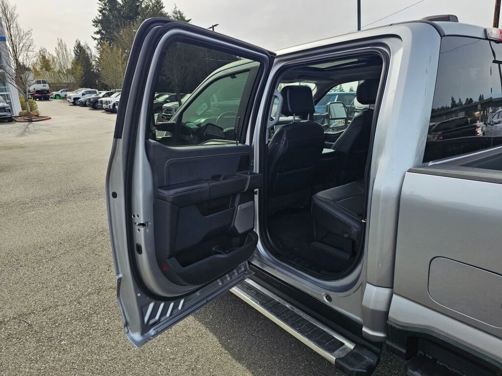 Used 2024 Ford F350 Lariat image 23