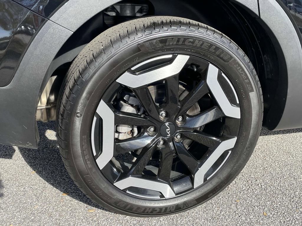 Used 2024 Kia Telluride EX w/ EX Captain's Chair Package image 7