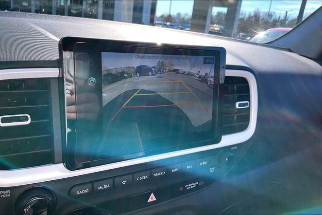 Used 2023 Hyundai Venue Limited image 11