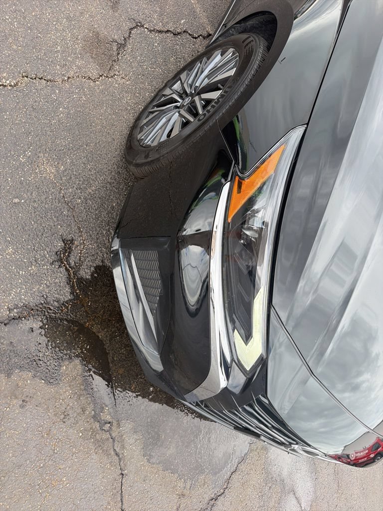 Used 2025 Nissan Altima 2.5 SV FWD image 14
