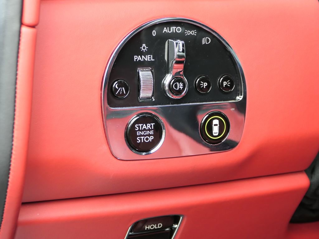 Used 2022 Rolls-Royce Cullinan image 19