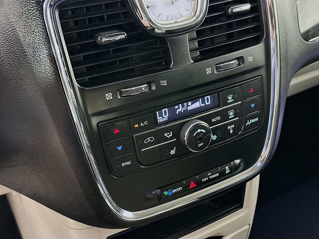 Used 2011 Chrysler Town & Country Touring-L FWD image 14