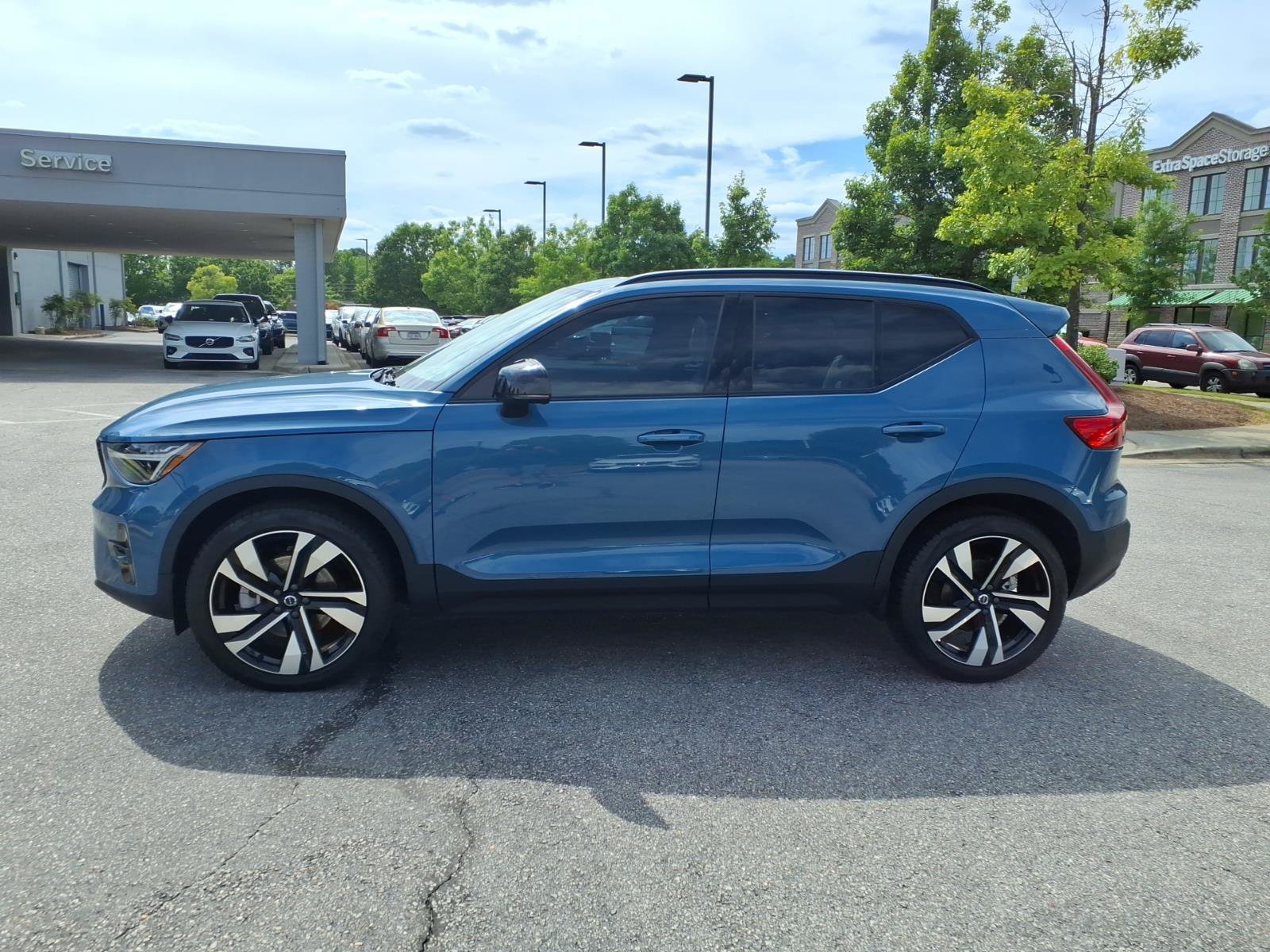 Certified 2023 Volvo XC40 B4 Ultimate FWD image 8