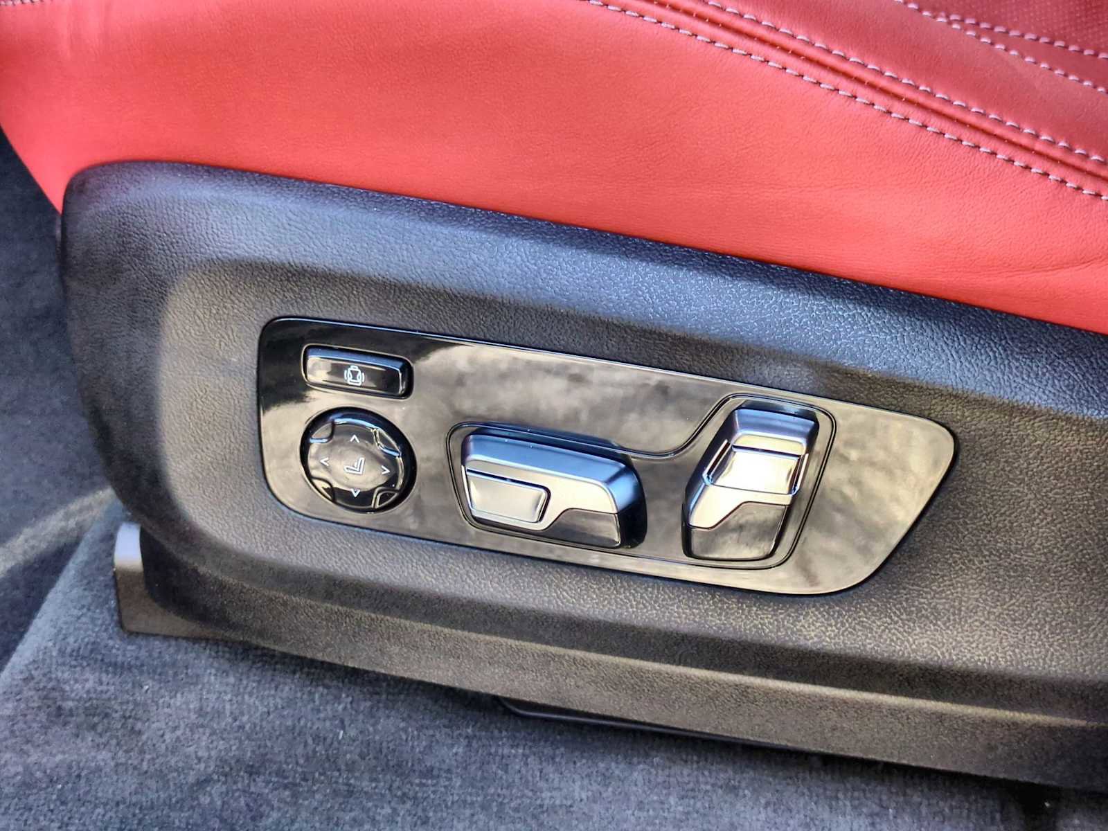 New 2026 BMW X5 M Competition w/ Executive Package image 17