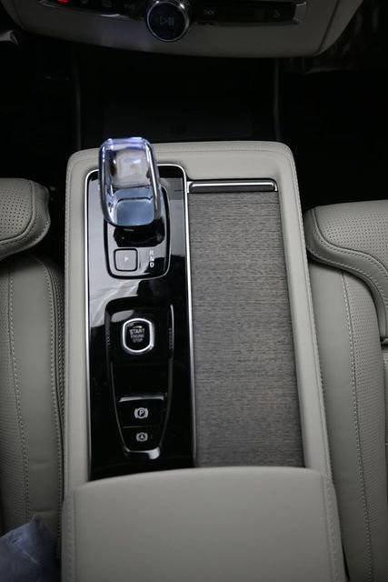 New 2026 Volvo XC90 B6 Ultra w/ Protection Package Premier AWD/4WD image 11