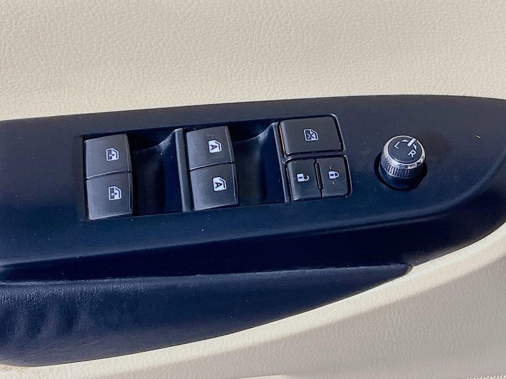 Used 2014 Toyota Highlander XLE image 17