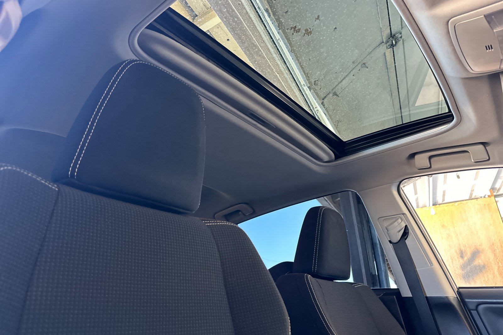 Used 2018 Toyota RAV4 XLE AWD/4WD image 17
