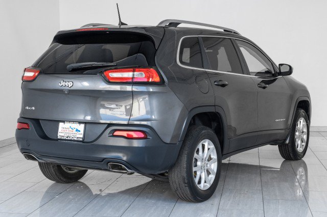 Used 2016 Jeep Cherokee Latitude AWD/4WD image 6