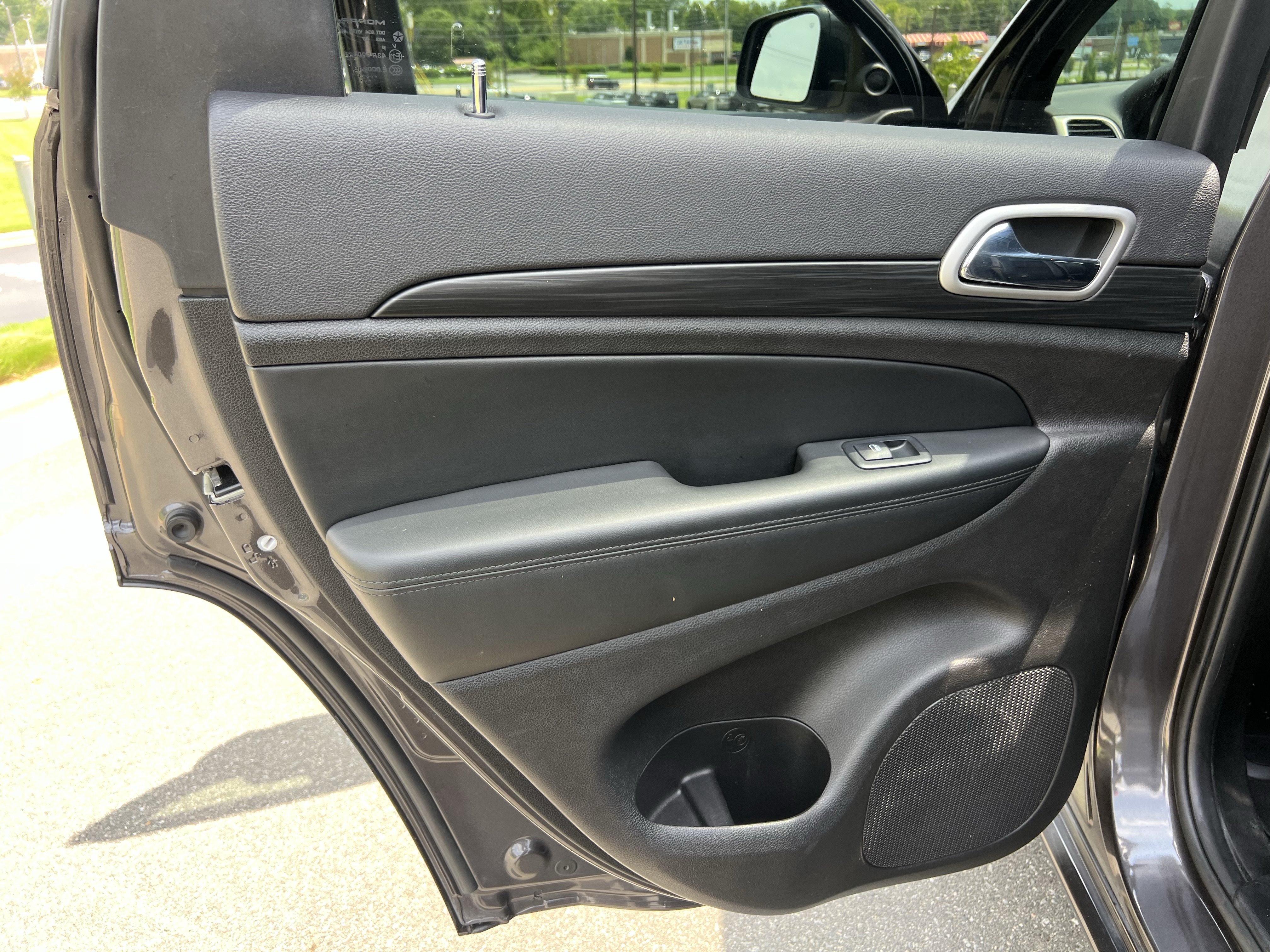 Used 2021 Jeep Grand Cherokee Laredo X AWD/4WD image 17