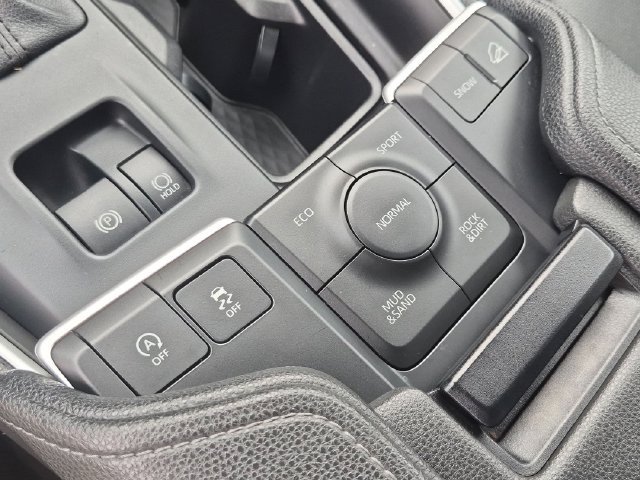 Used 2025 Toyota Grand Highlander AWD image 25