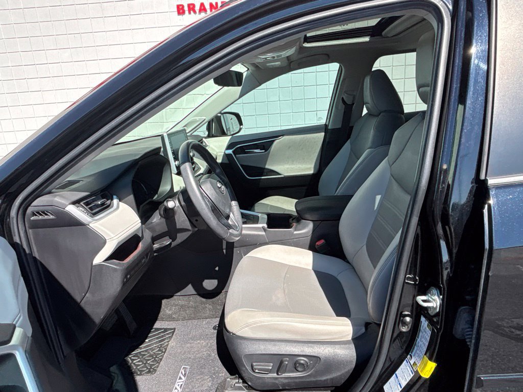Used 2022 Toyota RAV4 Limited AWD/4WD image 3