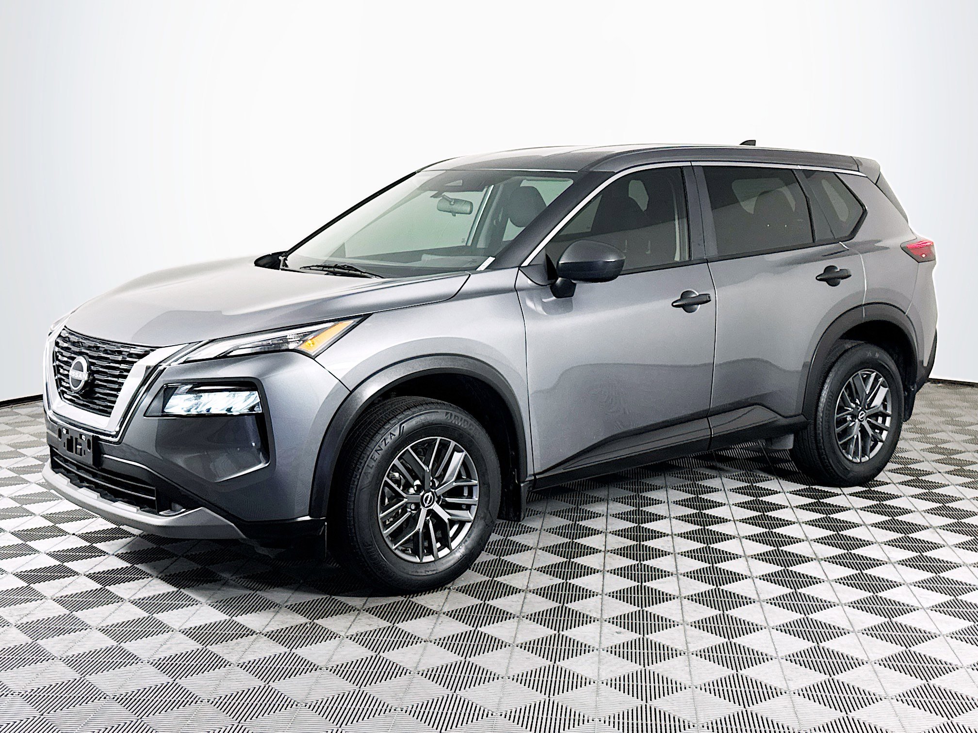 Used 2023 Nissan Rogue S image 4