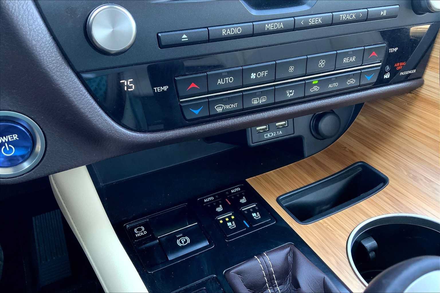 Used 2020 Lexus RX 450hL AWD w/ Premium Package image 33