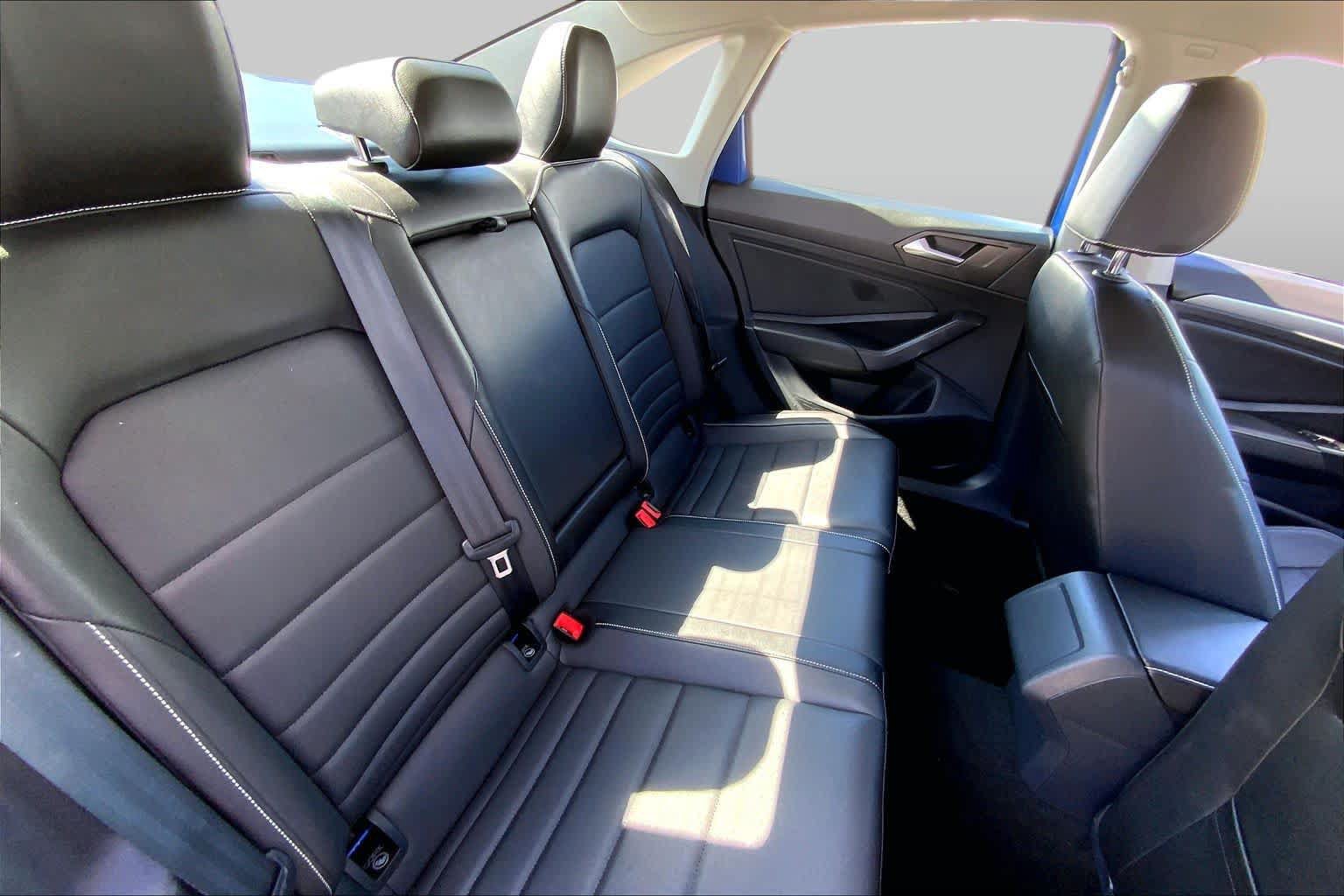 Used 2024 Volkswagen Jetta SE FWD image 18