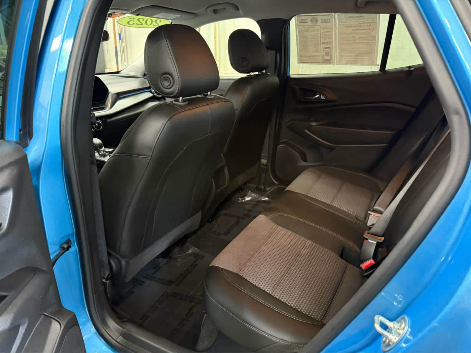 Used 2025 Chevrolet Trax LT w/ Driver Confidence Package FWD image 21