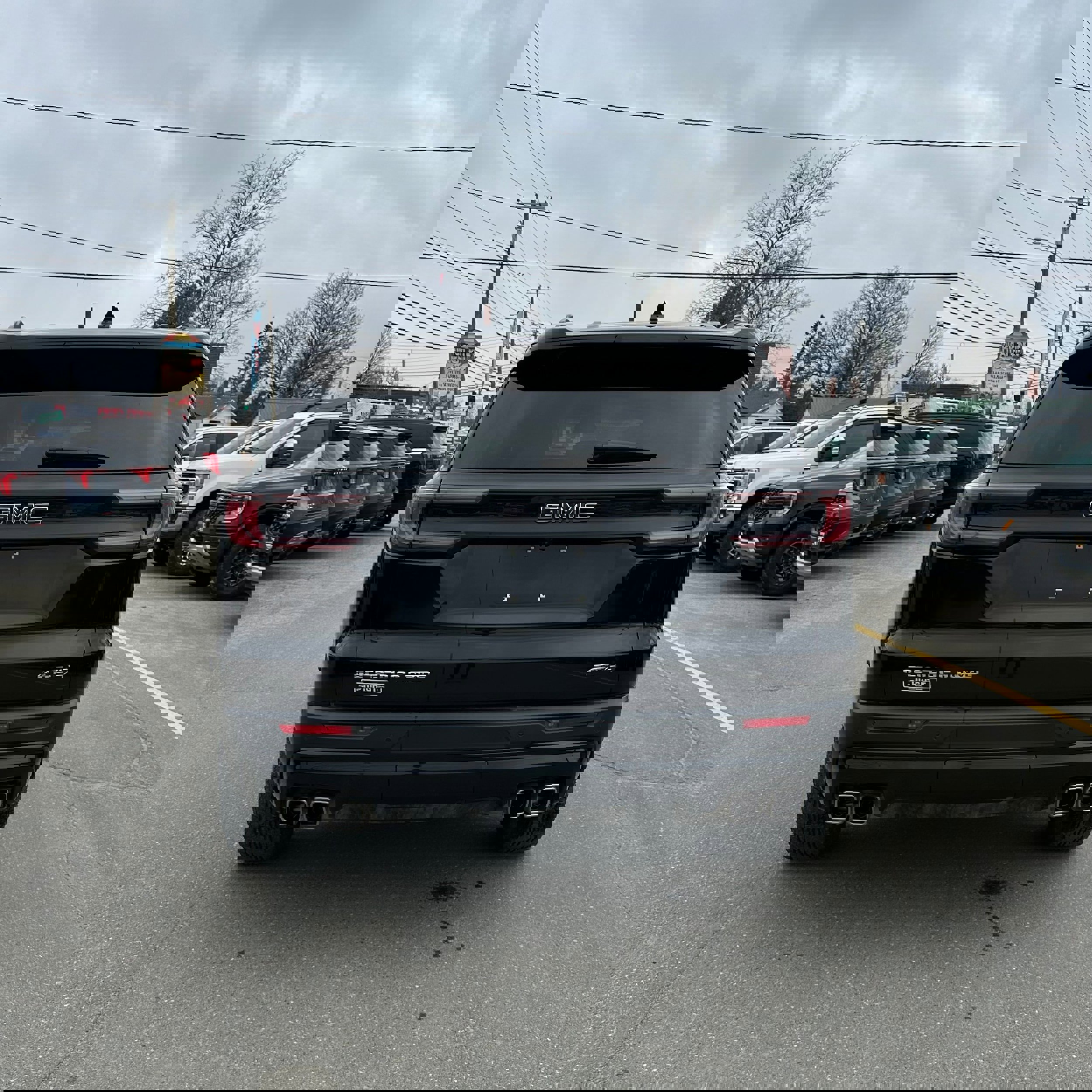 Used 2024 GMC Acadia AT4 w/ Luxury Package image 4