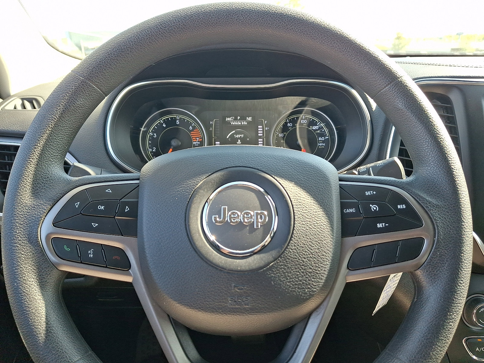 Used 2019 Jeep Cherokee Latitude w/ Popular Appearance Group AWD/4WD image 18