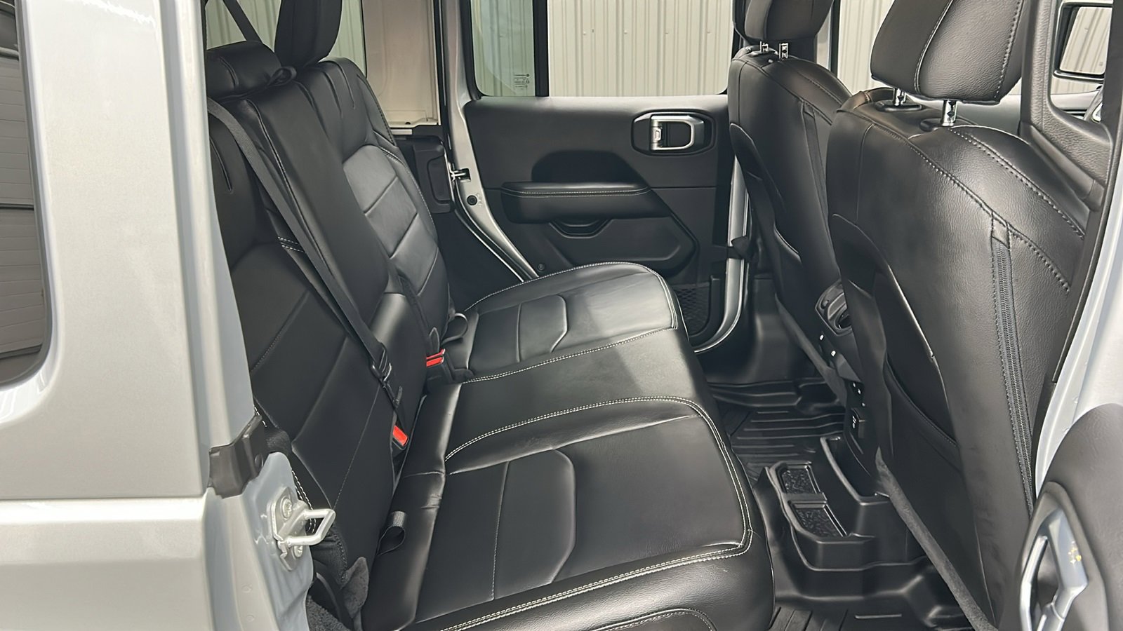 Used 2023 Jeep Wrangler Unlimited Sahara w/ Cold Weather Group image 36